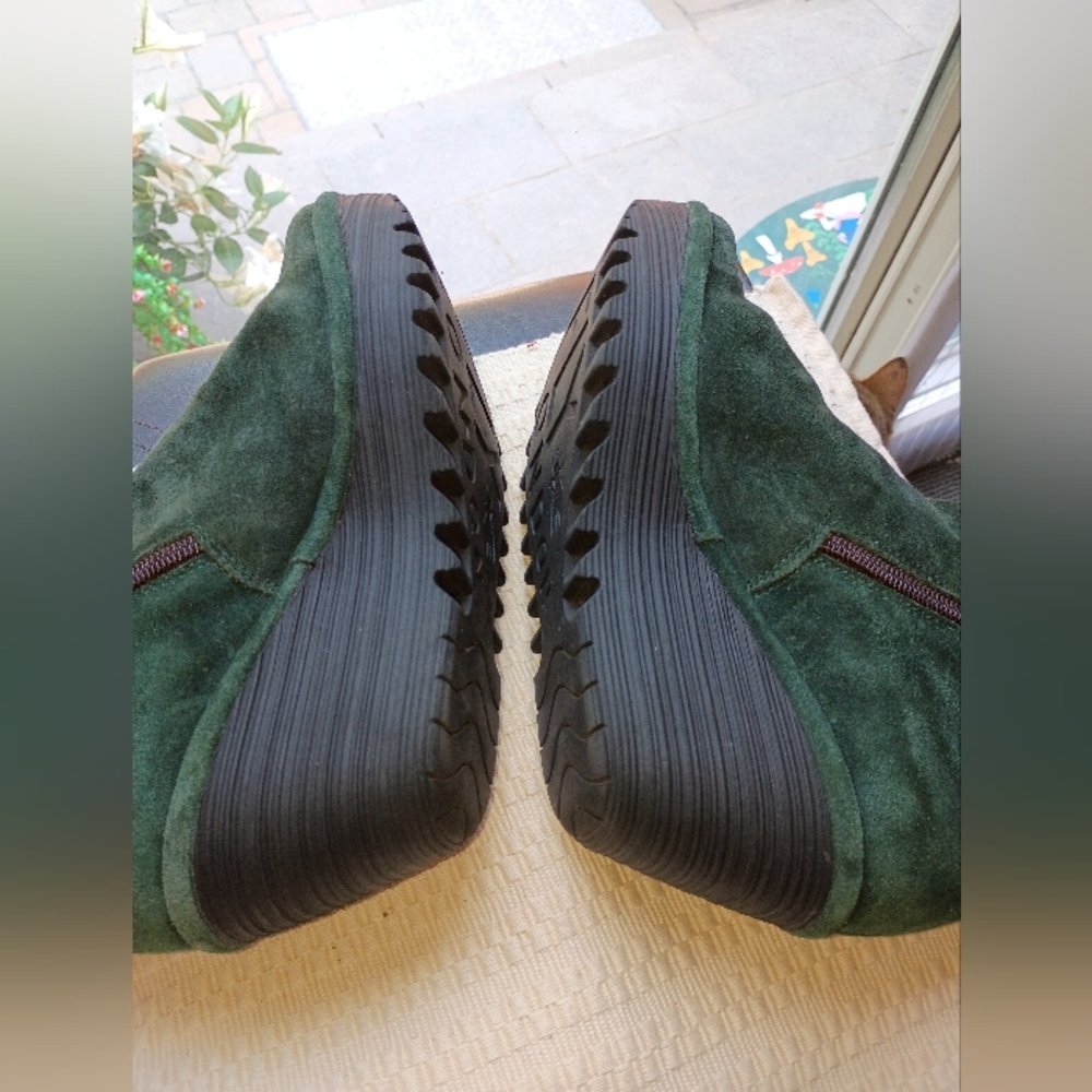 Fly London Women's Green and Gold Ankle Boot Size 39W.9.5like New. - Picture 6 of 10